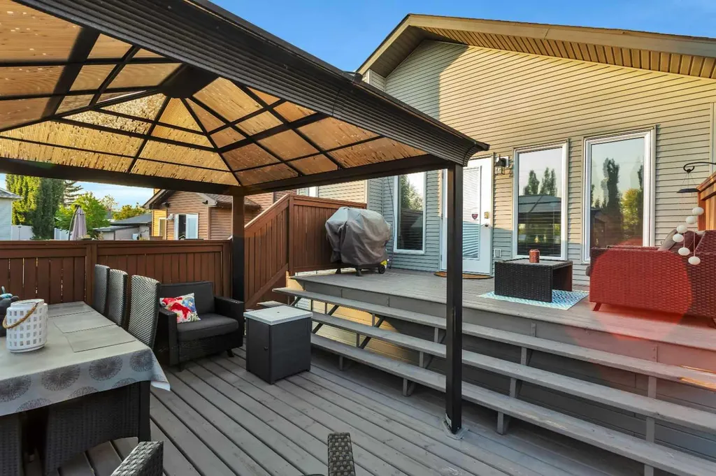 5 Heritage Drive Penhold AB T0M 1R0