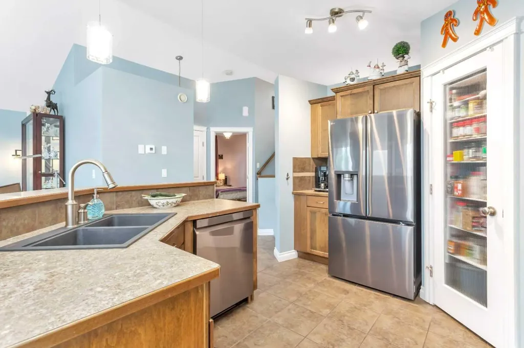 5 Heritage Drive Penhold AB T0M 1R0
