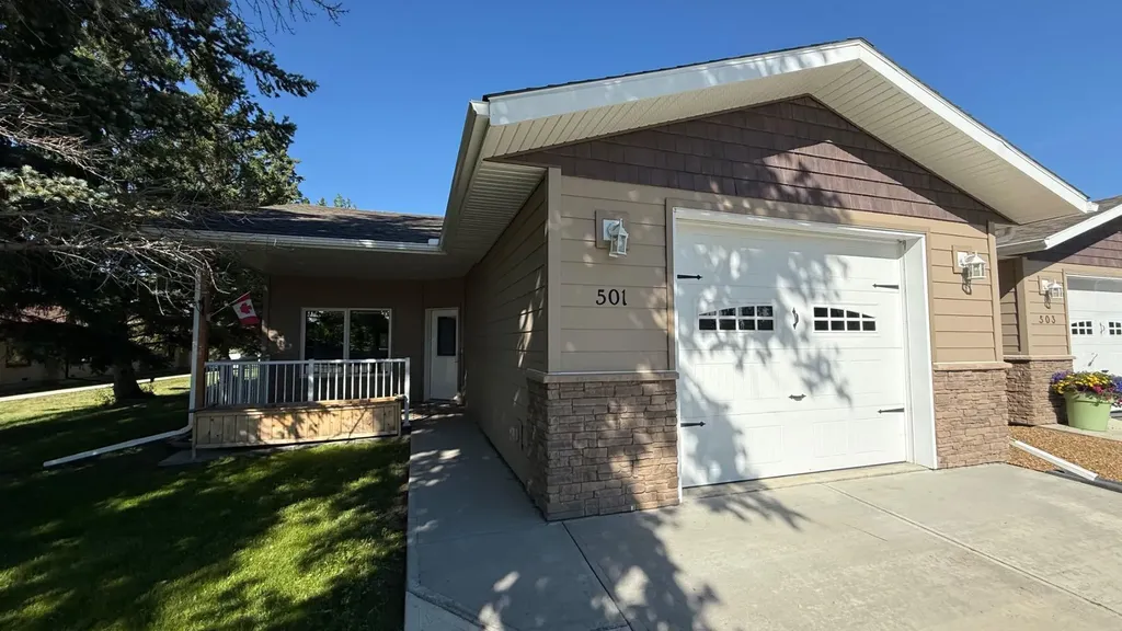 501 5 Street W Hanna AB T0J1P0