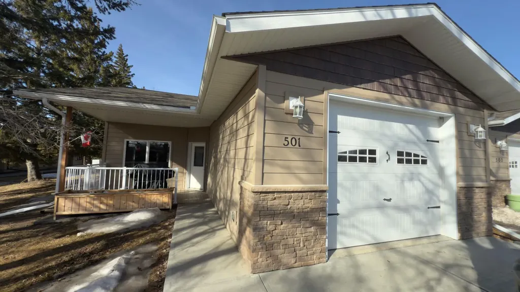 501 5 Street W Hanna AB T0J1P0