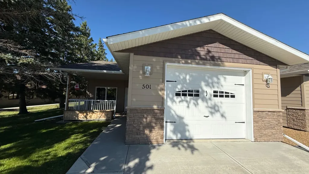501 5 Street W Hanna AB T0J1P0