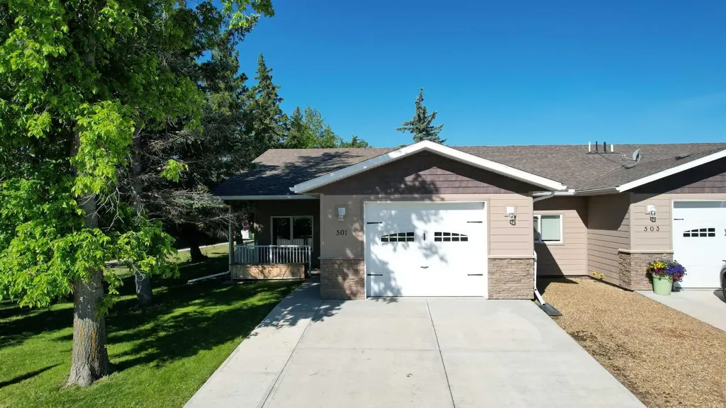 501 5 Street W Hanna AB T0J1P0