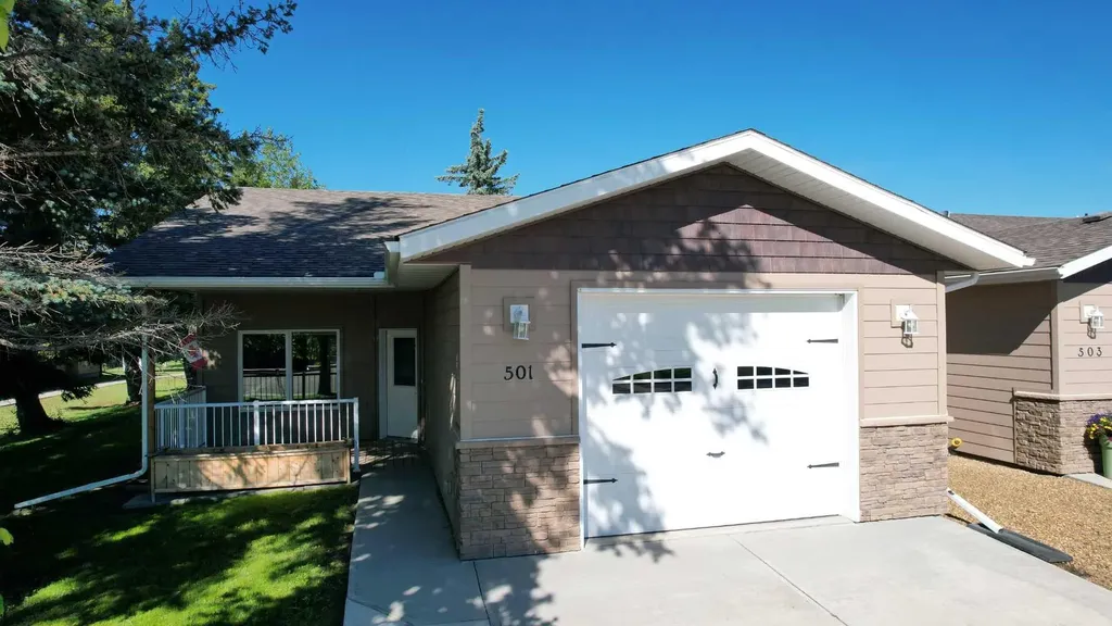 501 5 Street W Hanna AB T0J1P0