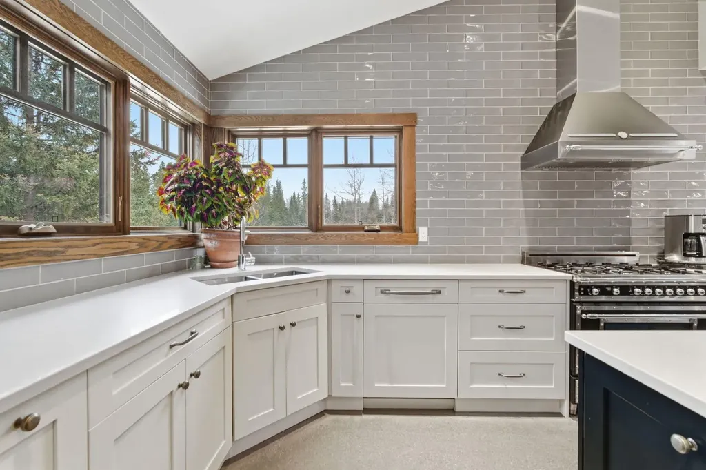 5443 Township Road 302 Rural Mountain View County AB T0M 2E0