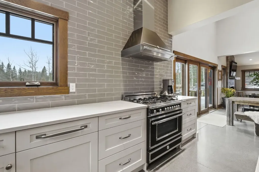 5443 Township Road 302 Rural Mountain View County AB T0M 2E0