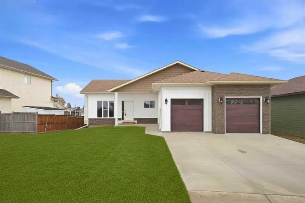 5123 55 Street Close Eckville AB T0M 0X0