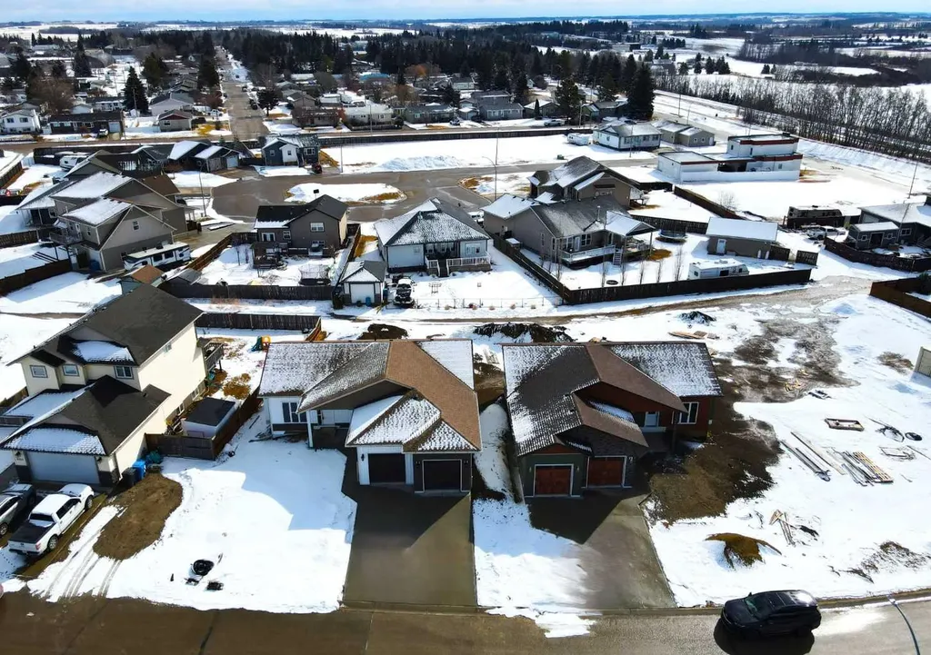 5123 55 Street Close Eckville AB T0M 0X0