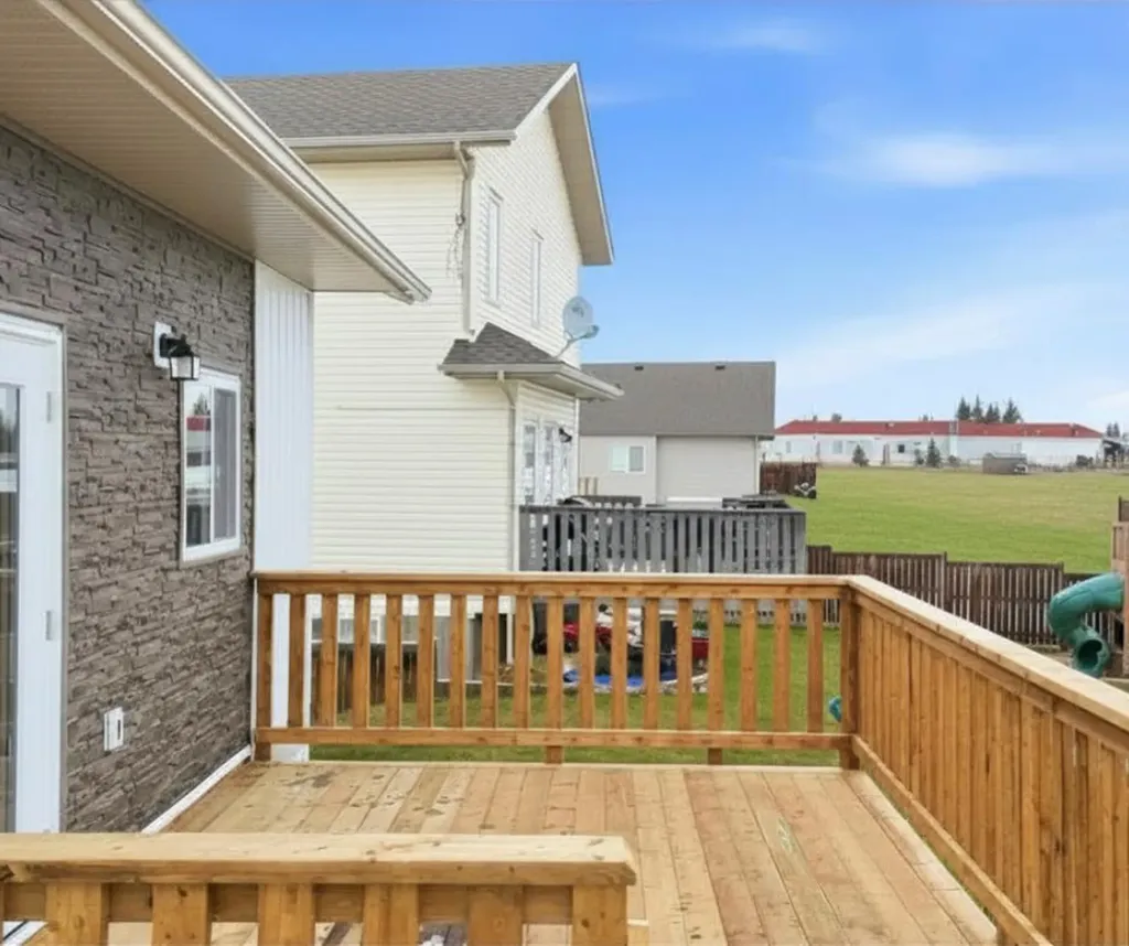 5123 55 Street Close Eckville AB T0M 0X0