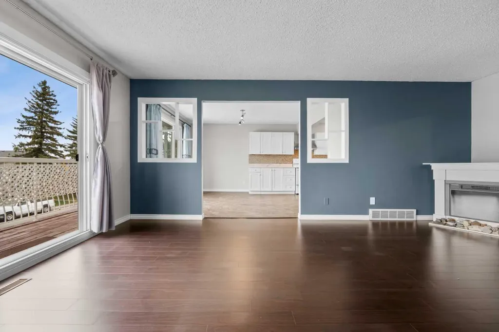 27 Beddington Road NE Calgary AB T3K 1N7