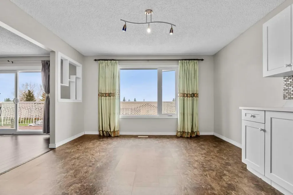 27 Beddington Road NE Calgary AB T3K 1N7