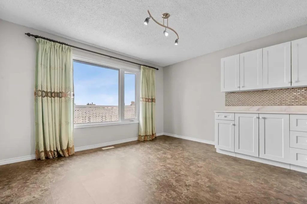27 Beddington Road NE Calgary AB T3K 1N7