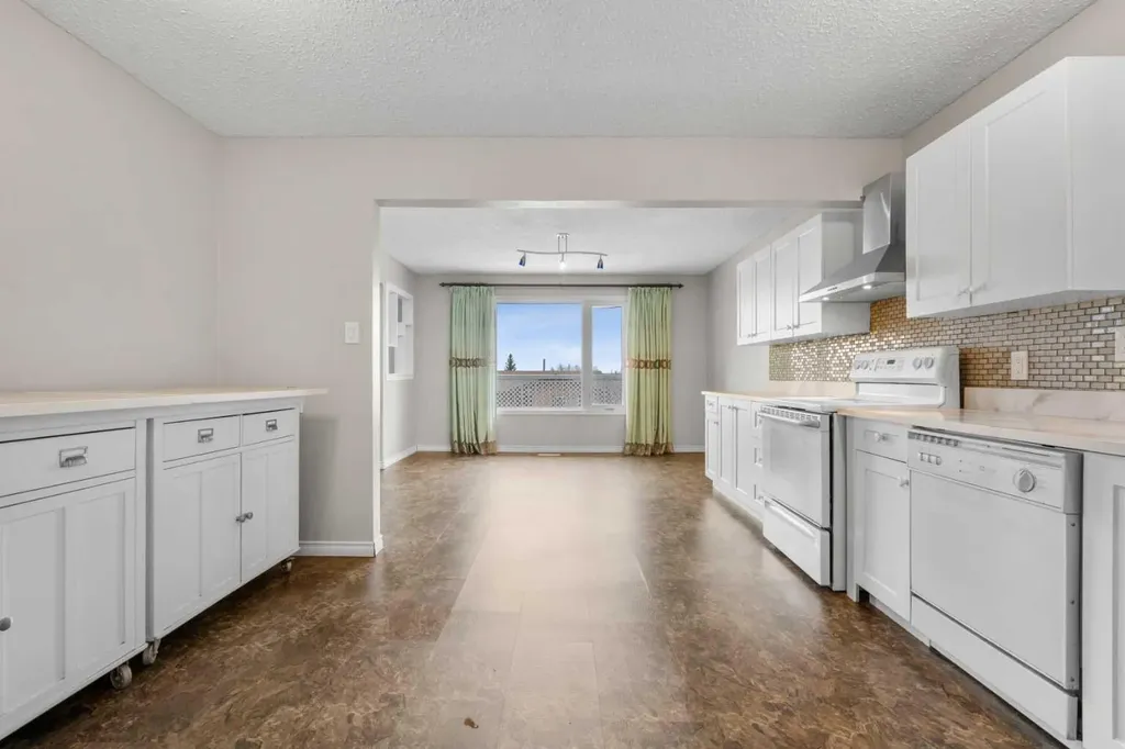 27 Beddington Road NE Calgary AB T3K 1N7