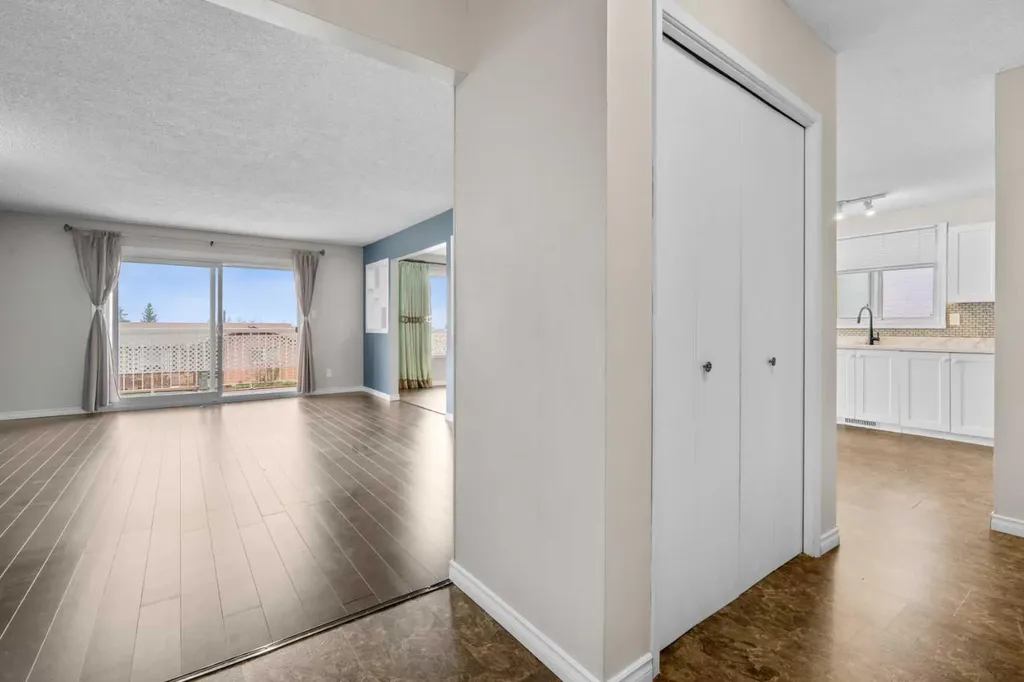 27 Beddington Road NE Calgary AB T3K 1N7