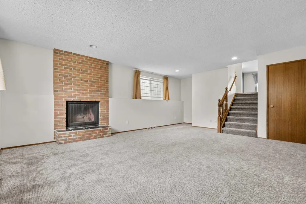 27 Beddington Road NE Calgary AB T3K 1N7