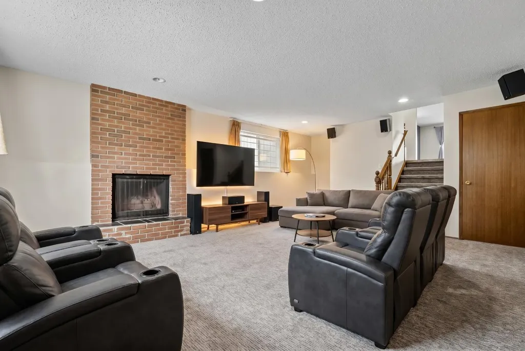 27 Beddington Road NE Calgary AB T3K 1N7