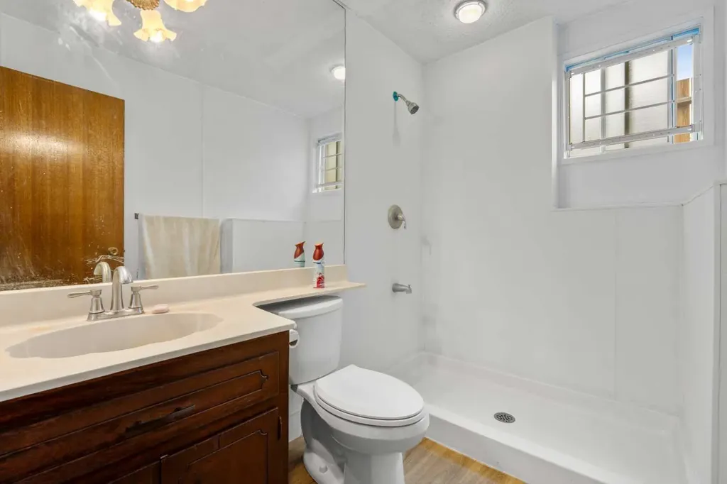 27 Beddington Road NE Calgary AB T3K 1N7