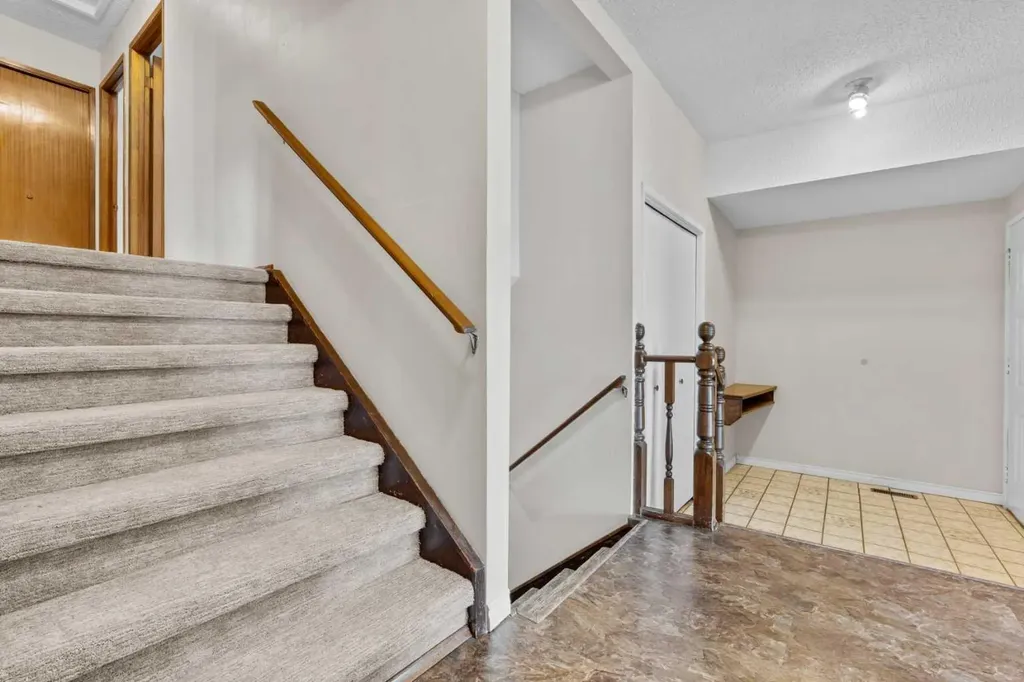 27 Beddington Road NE Calgary AB T3K 1N7