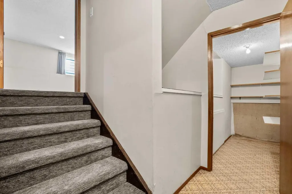 27 Beddington Road NE Calgary AB T3K 1N7