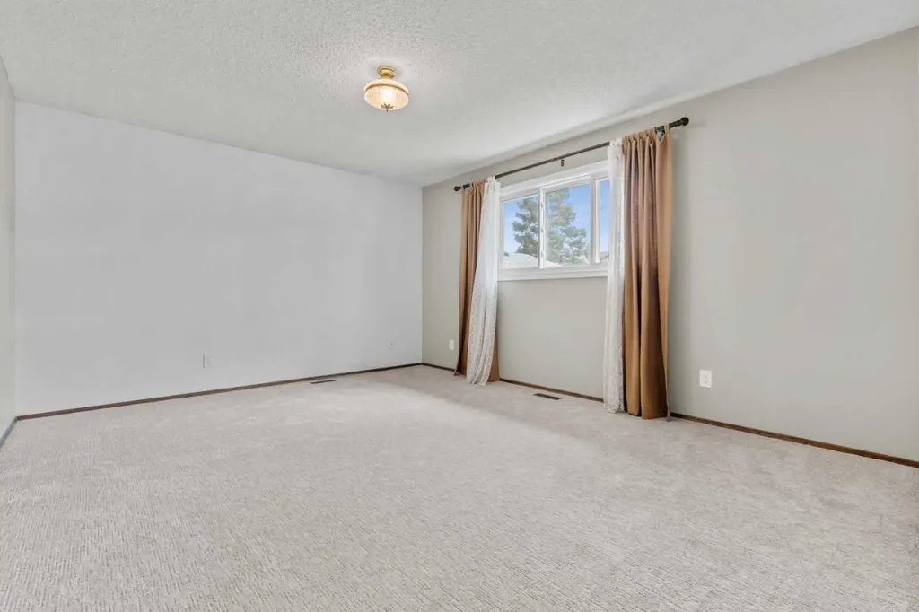 27 Beddington Road NE Calgary AB T3K 1N7