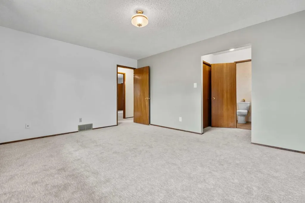 27 Beddington Road NE Calgary AB T3K 1N7