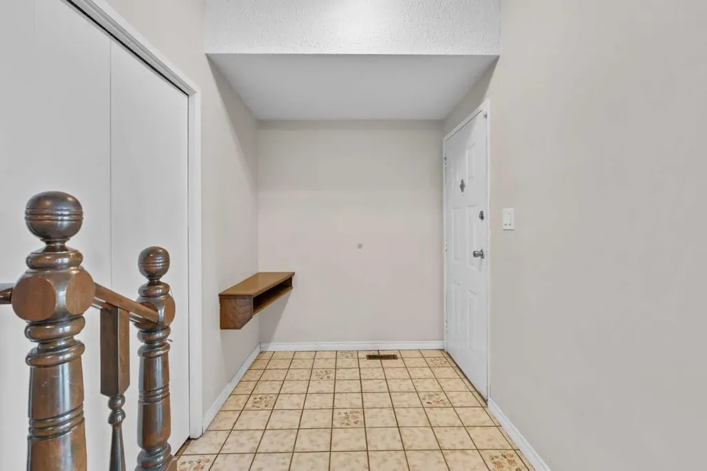 27 Beddington Road NE Calgary AB T3K 1N7