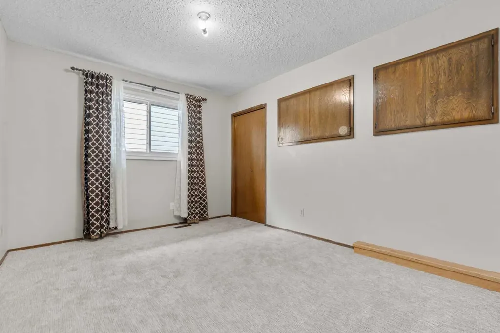 27 Beddington Road NE Calgary AB T3K 1N7