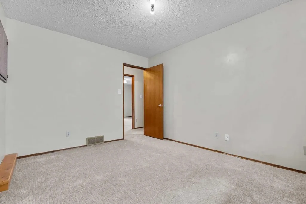 27 Beddington Road NE Calgary AB T3K 1N7