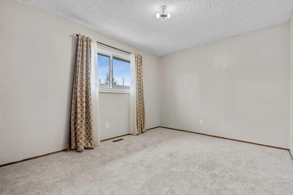 27 Beddington Road NE Calgary AB T3K 1N7