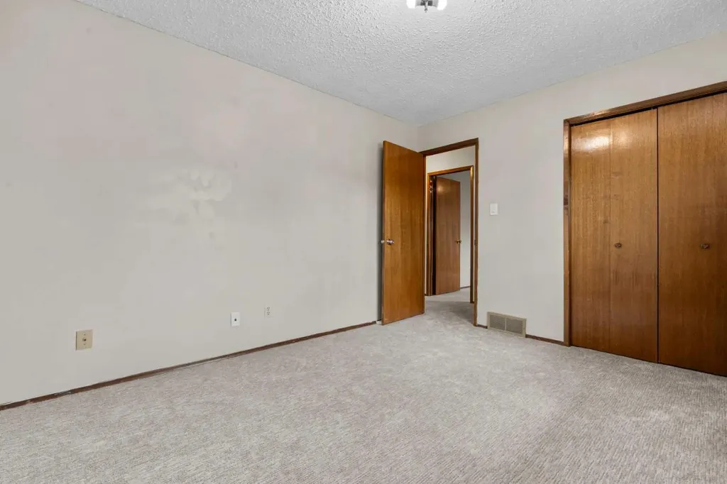 27 Beddington Road NE Calgary AB T3K 1N7