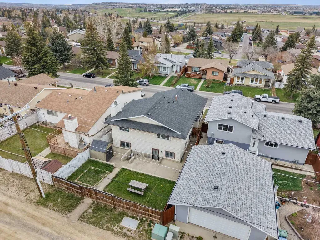 27 Beddington Road NE Calgary AB T3K 1N7