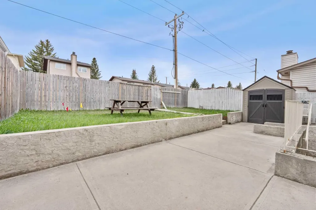 27 Beddington Road NE Calgary AB T3K 1N7