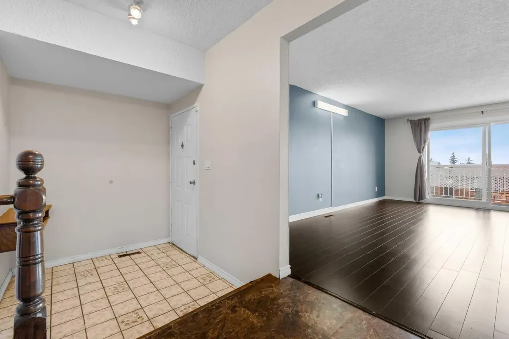 27 Beddington Road NE Calgary AB T3K 1N7