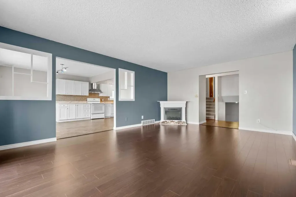 27 Beddington Road NE Calgary AB T3K 1N7