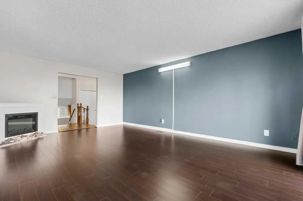 27 Beddington Road NE Calgary AB T3K 1N7