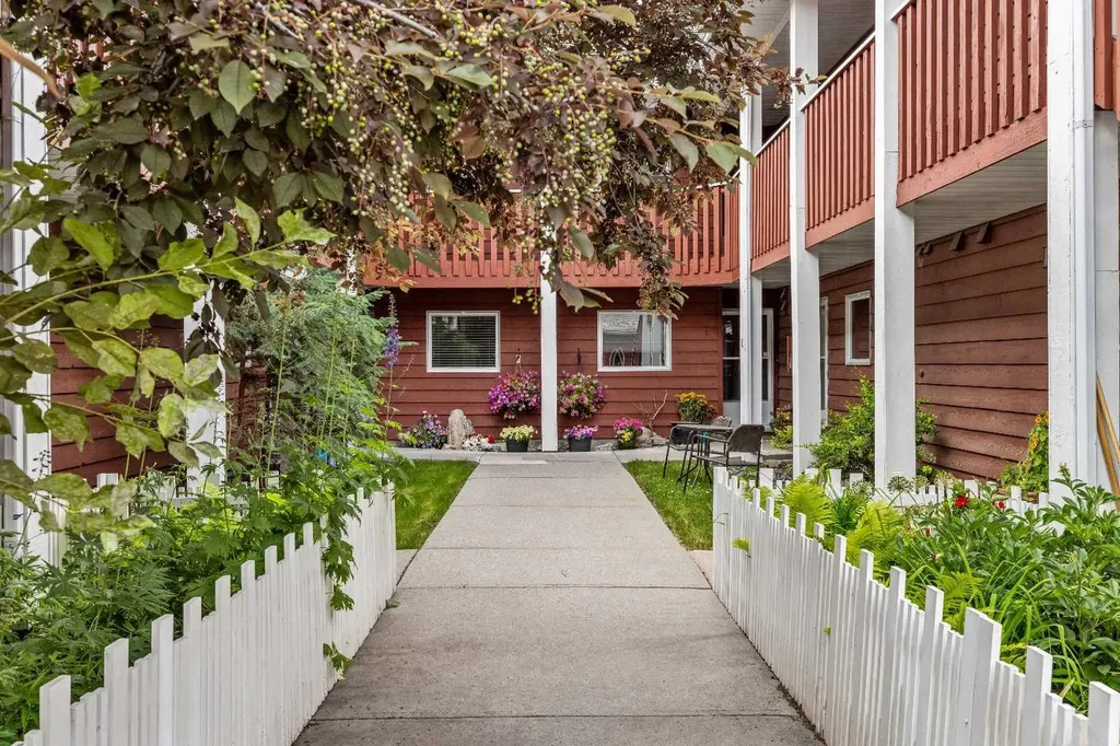717 7th Street E Canmore AB T1W 2C3