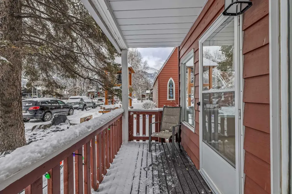 717 7th Street E Canmore AB T1W 2C3