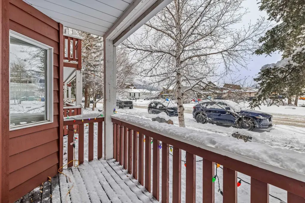 717 7th Street E Canmore AB T1W 2C3