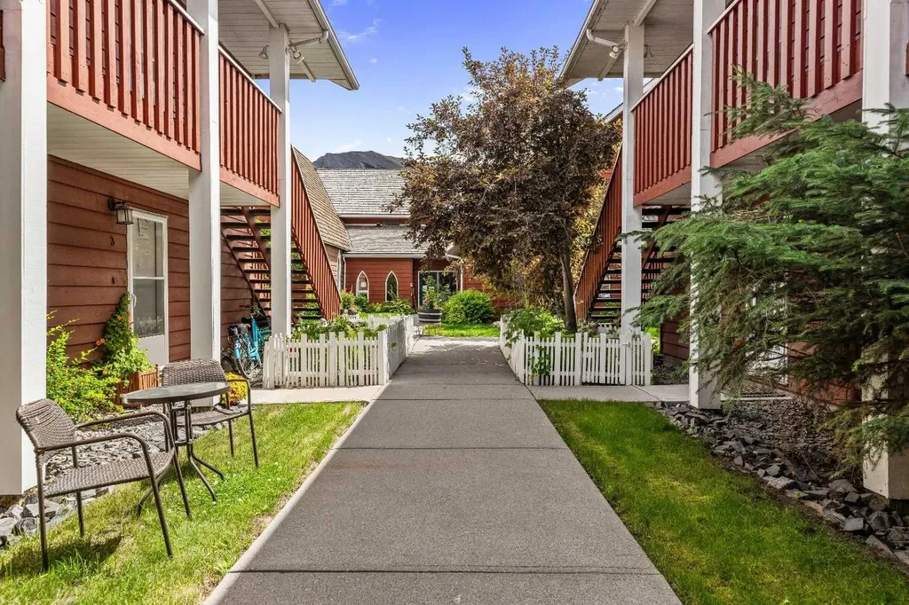 717 7th Street E Canmore AB T1W 2C3