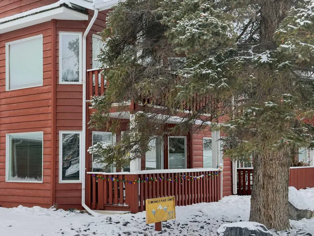 717 7th Street E Canmore AB T1W 2C3