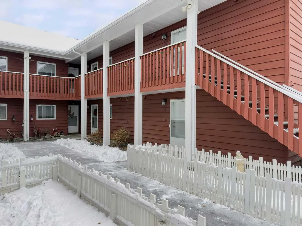 717 7th Street E Canmore AB T1W 2C3