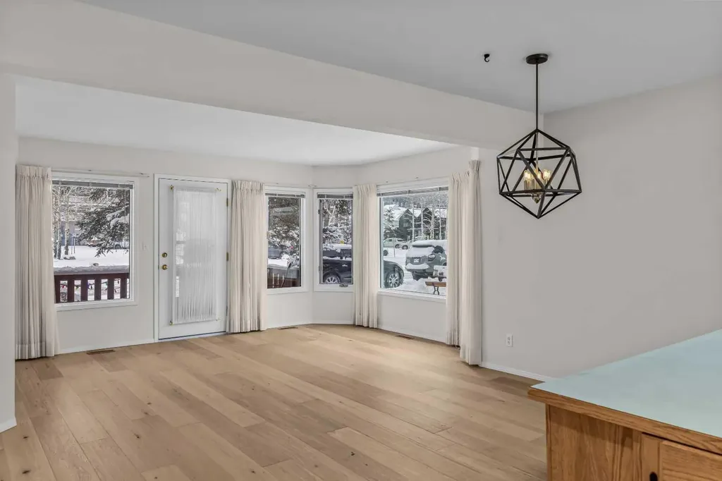 717 7th Street E Canmore AB T1W 2C3