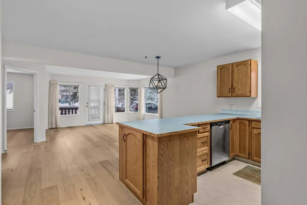 717 7th Street E Canmore AB T1W 2C3
