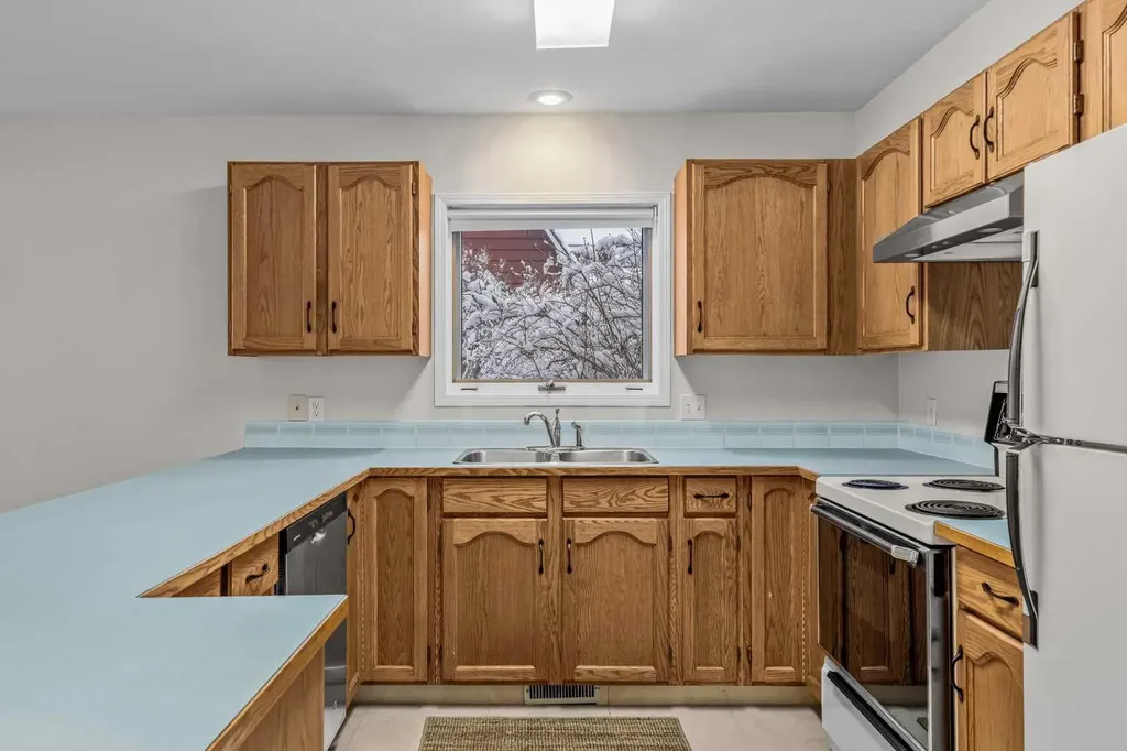 717 7th Street E Canmore AB T1W 2C3