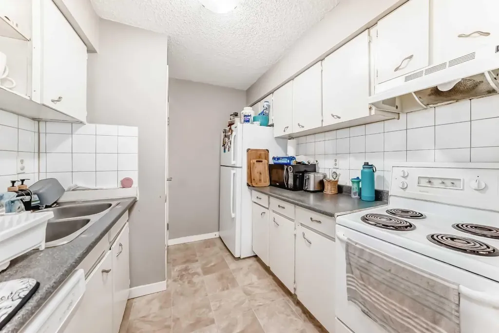 4611 50 Street Red Deer AB T4N 2C2