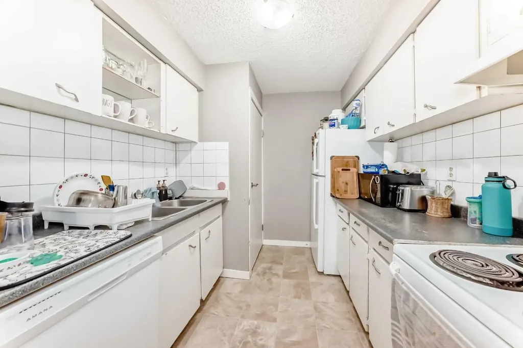 4611 50 Street Red Deer AB T4N 2C2