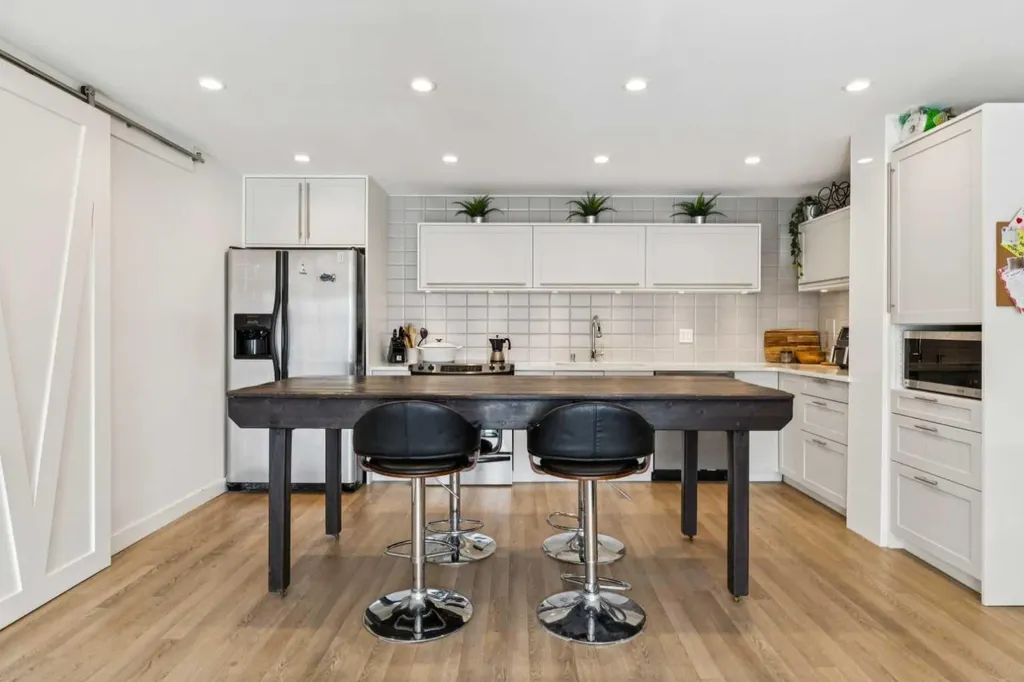 1222 13 Avenue SW Calgary AB T3C 0T1