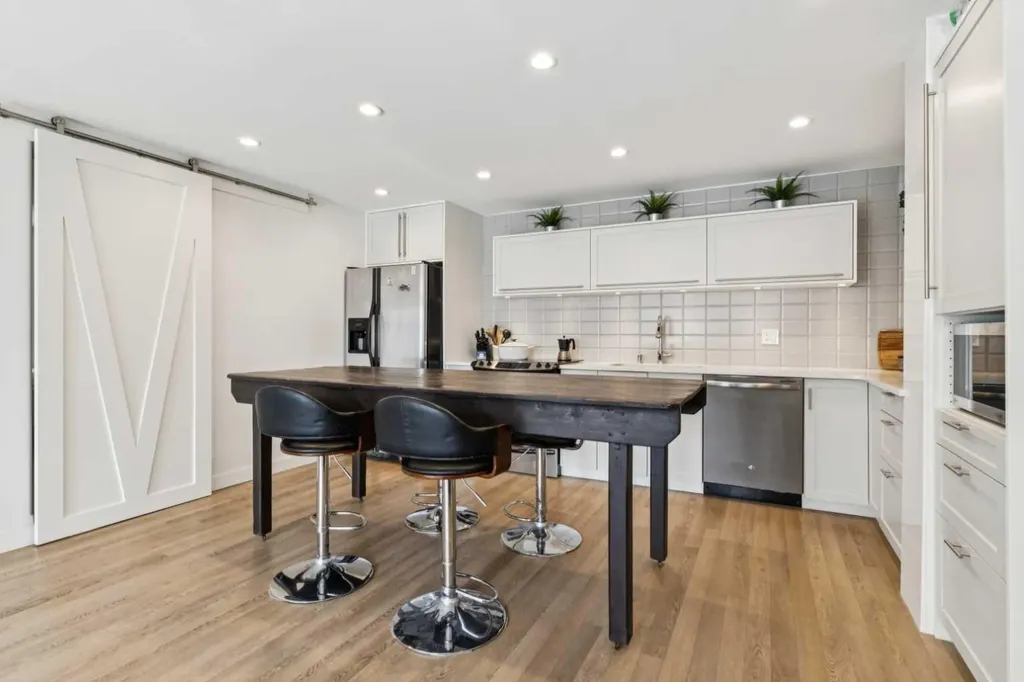 1222 13 Avenue SW Calgary AB T3C 0T1