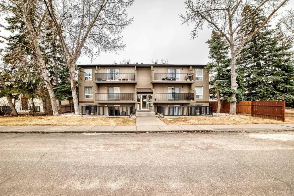 4311 73 Street NW Calgary AB T3B2N2