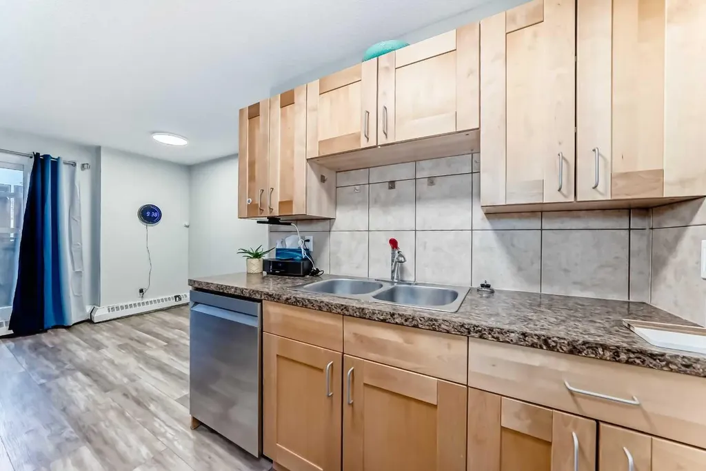 4311 73 Street NW Calgary AB T3B2N2