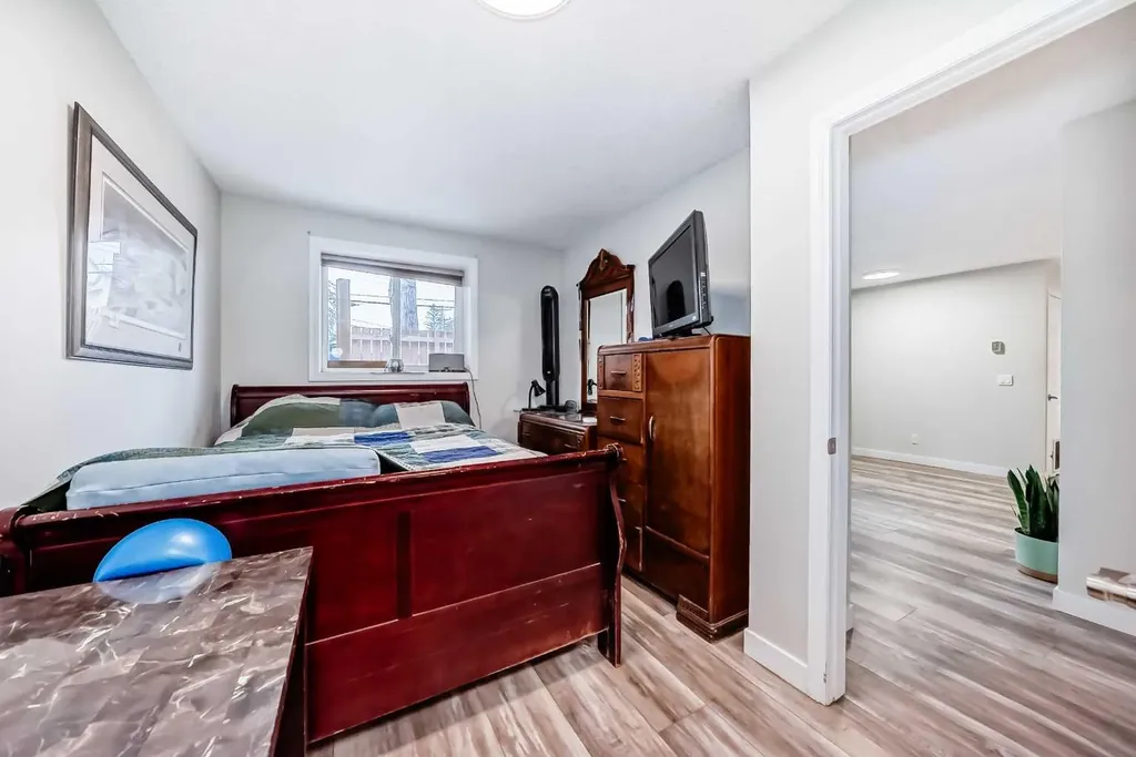 4311 73 Street NW Calgary AB T3B2N2
